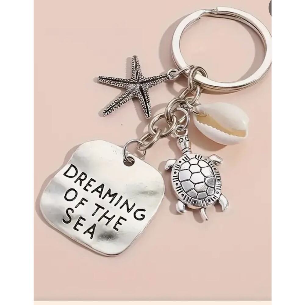 Dreaming of the Sea Keychain Charms with Starfish Turtle‎ Conch Seashell Accents